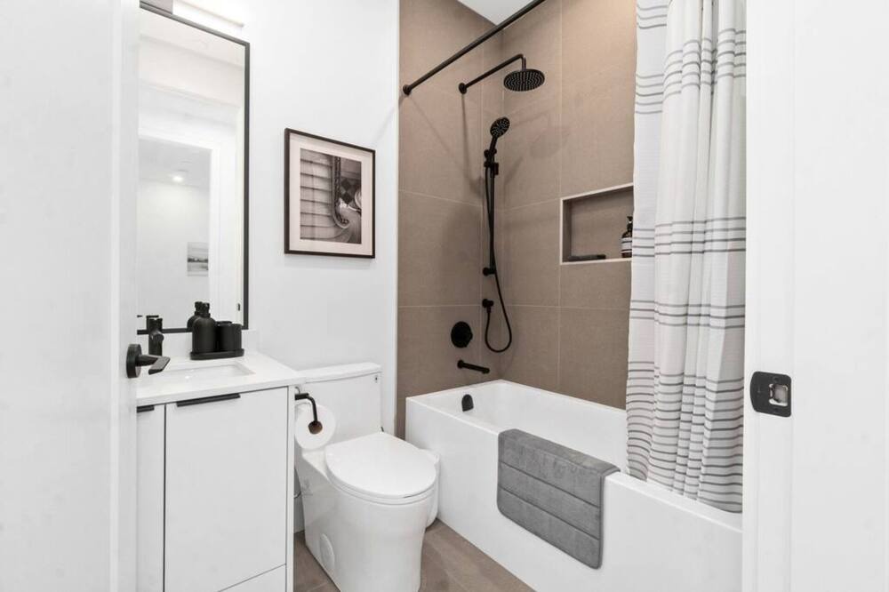 Photo of Bathroom in Sunset