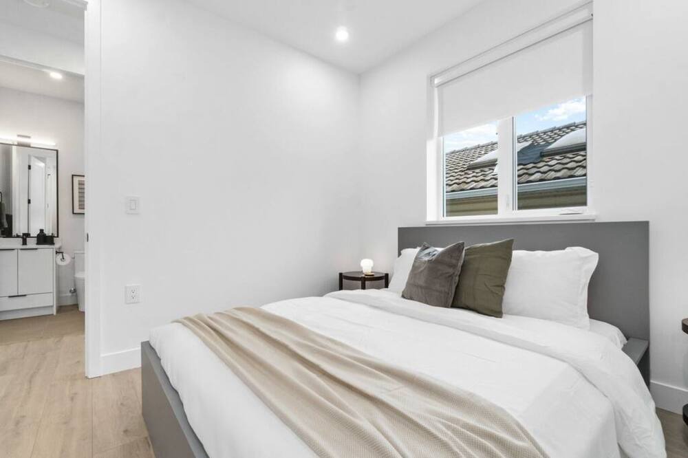 Photo of Bedroom in Sunset