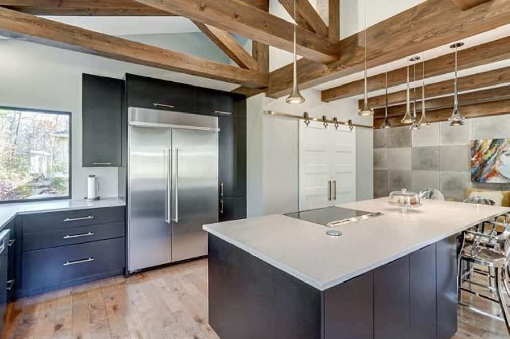 Photo of Kitchen in Aylmer