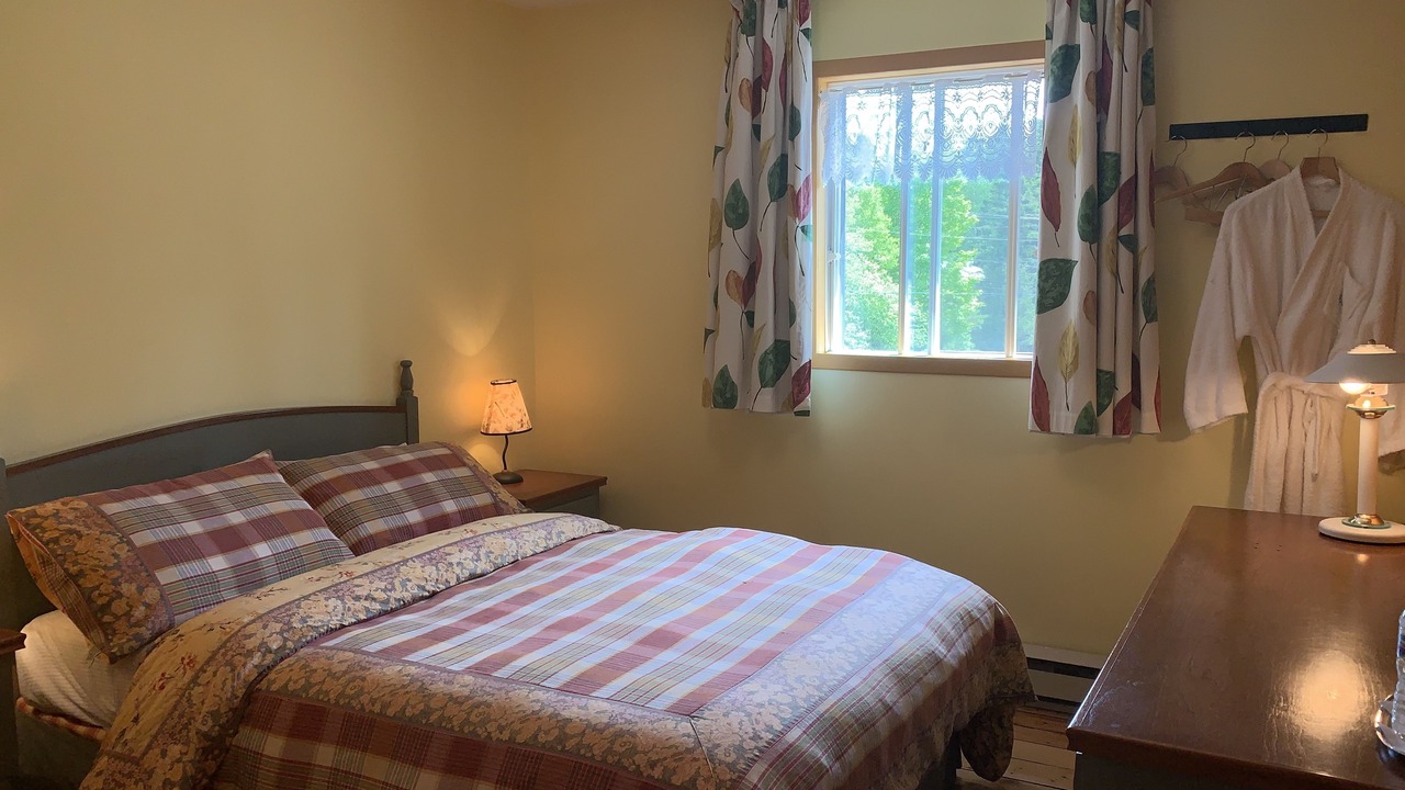 Photo of Bedroom in Sainte-Marguerite-du-Lac-Masson