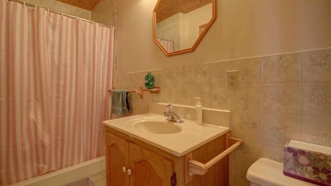 Photo of Bathroom in Dyer's Bay