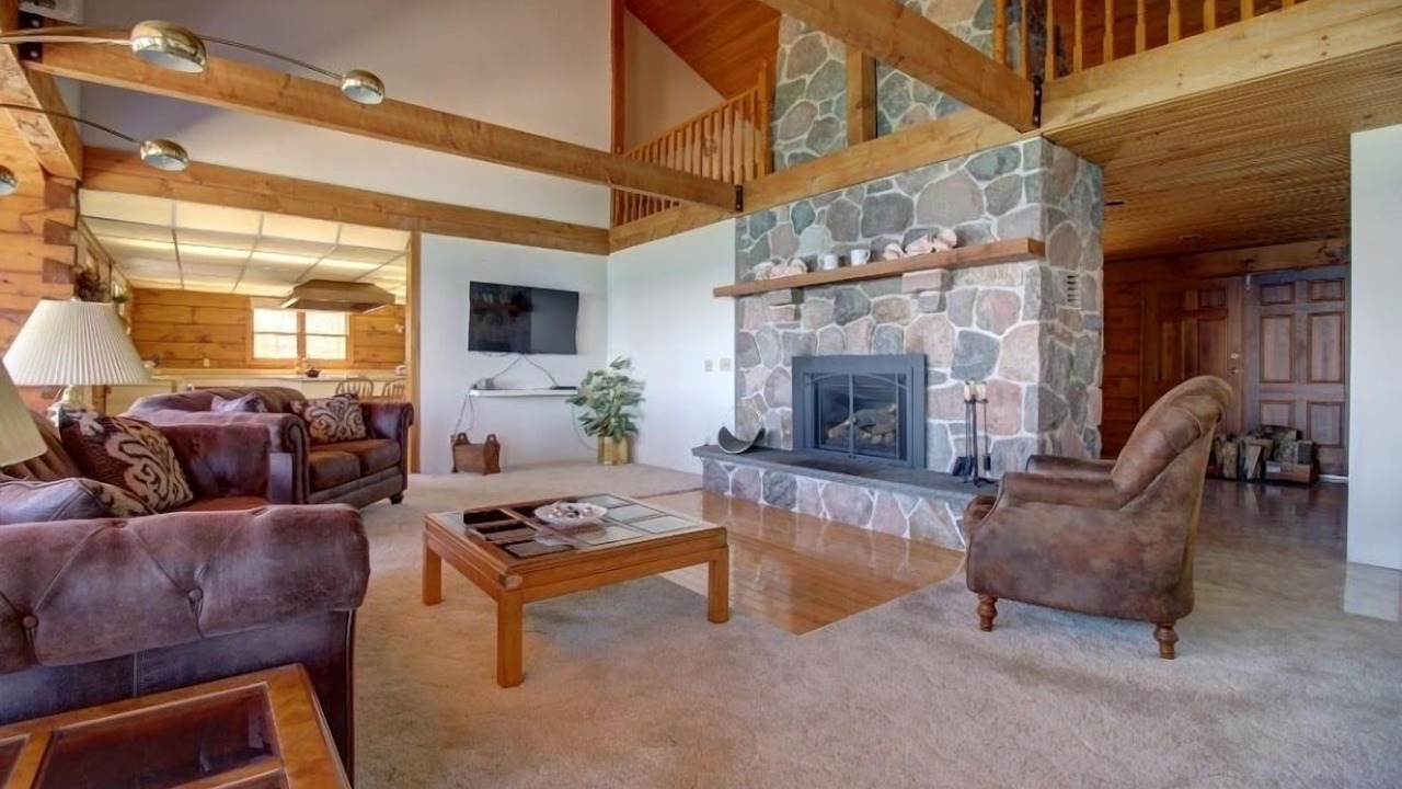 Photo of Livingroom in Dyer's Bay
