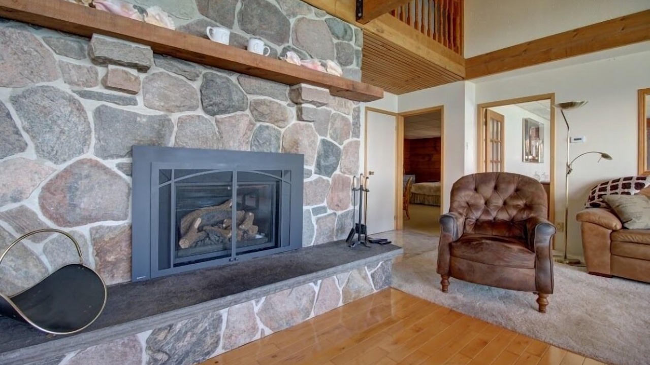 Photo of Livingroom in Dyer's Bay