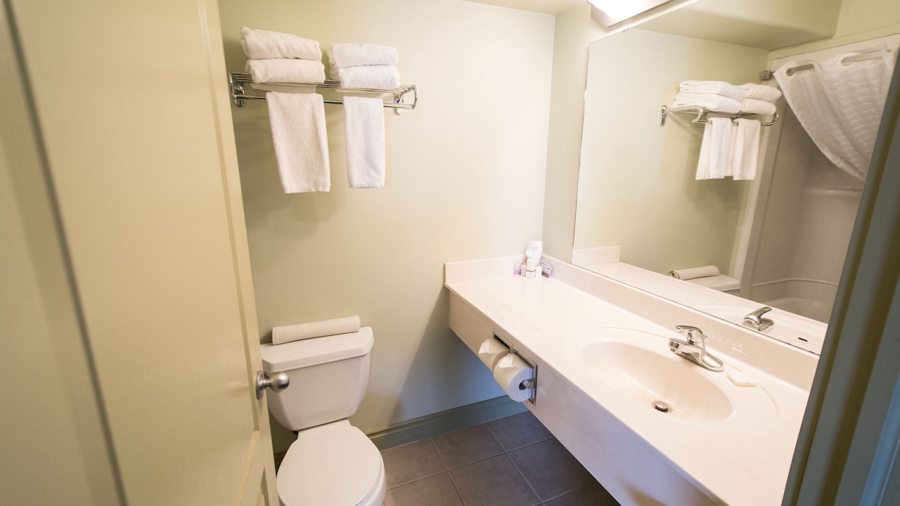 Photo of Bathroom in Edson