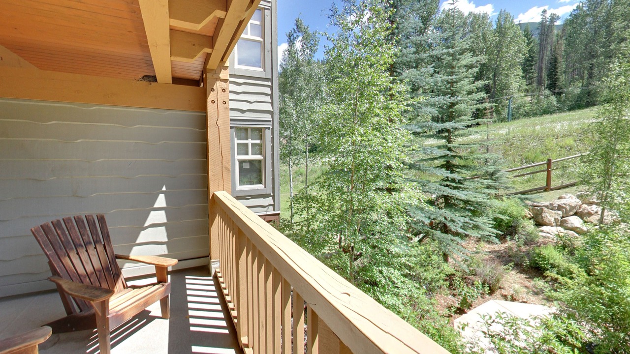 Photo of Patio Balcony in East Kootenay