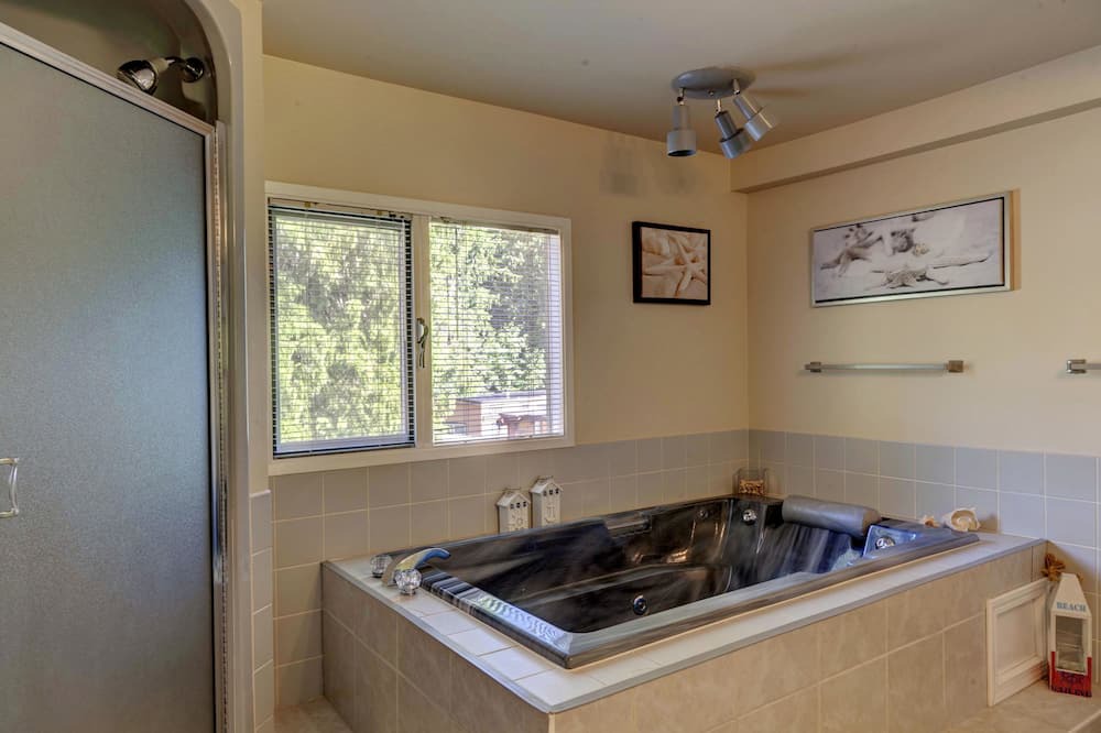 Photo of Bathroom in Swansea Point
