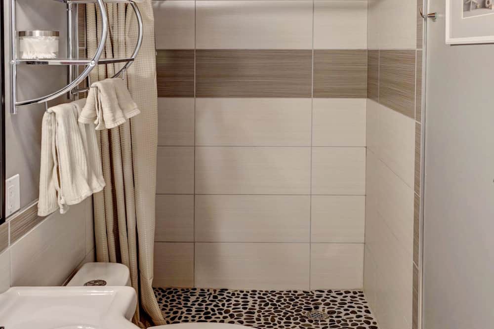 Photo of Bathroom in Swansea Point