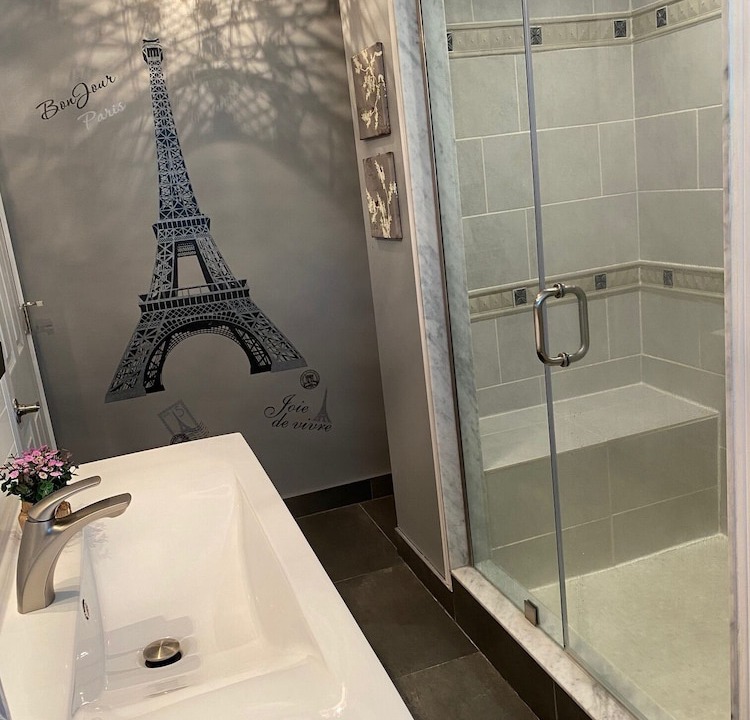 Photo of Bathroom in Tay
