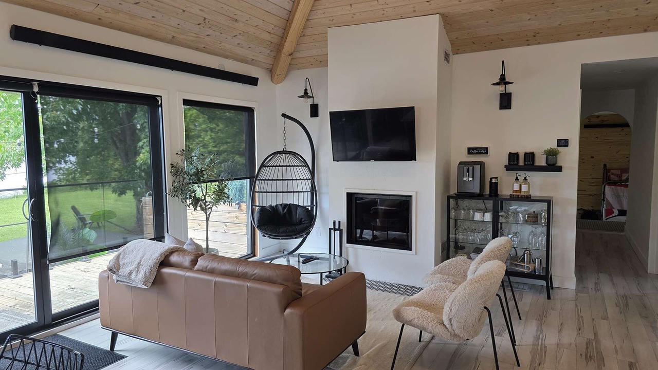 Photo of Livingroom in Stanstead Township