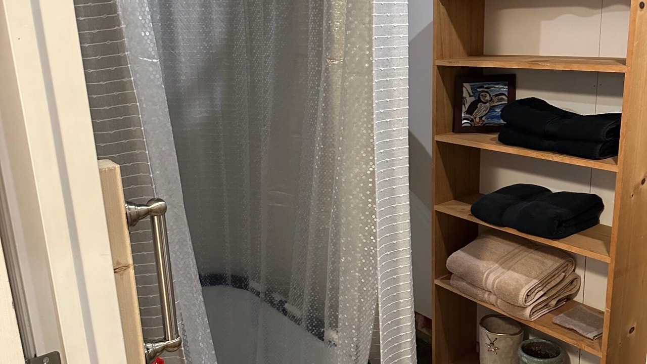 Photo of Bathroom in Valley Ridge