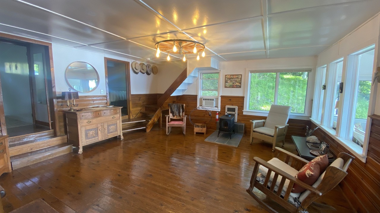 Photo of Livingroom in Frontenac