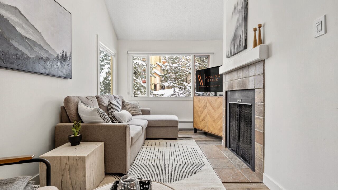 Photo of Livingroom in East Kootenay