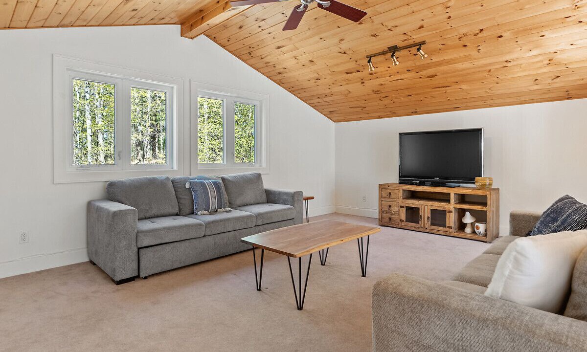 Photo of Bedroom in Lake of Bays