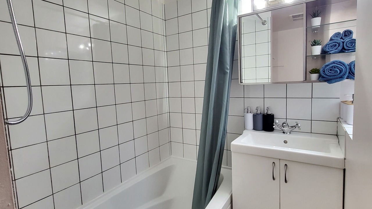 Photo of Bathroom in Renfrew-Collingwood