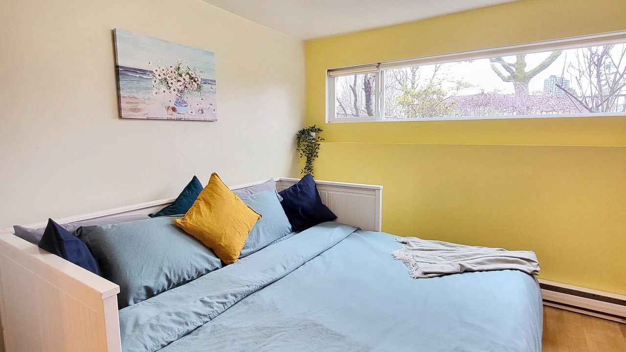Photo of Bedroom in Renfrew-Collingwood
