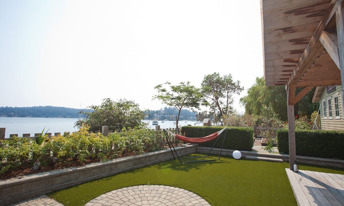 Photo of Patio Balcony in Gibsons