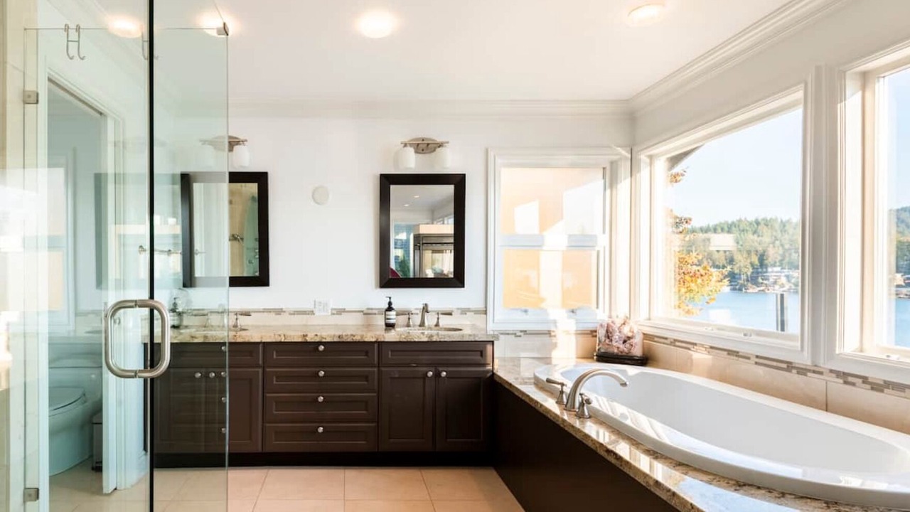 Photo of Bathroom in District of North Vancouver