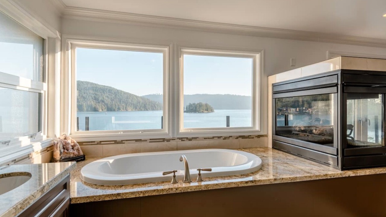 Photo of Bathroom in District of North Vancouver