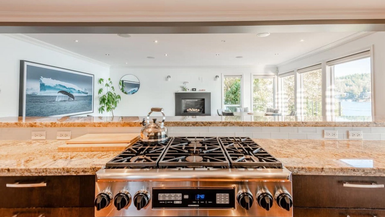 Photo of Kitchen in District of North Vancouver