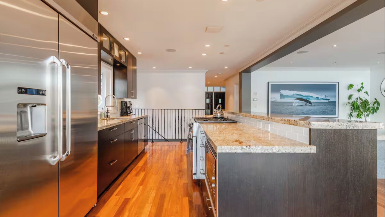 Photo of Kitchen in District of North Vancouver