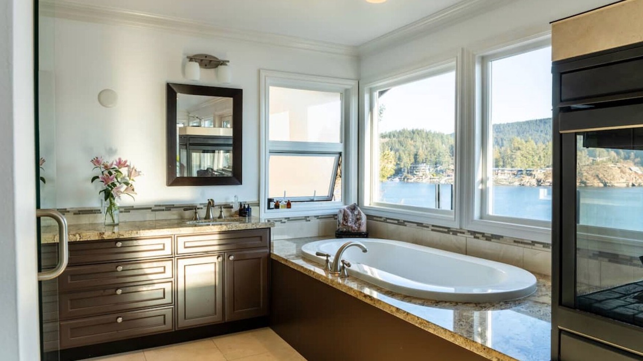Photo of Bathroom in District of North Vancouver