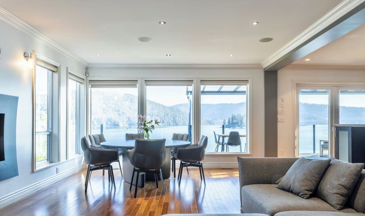 Photo of Livingroom in District of North Vancouver
