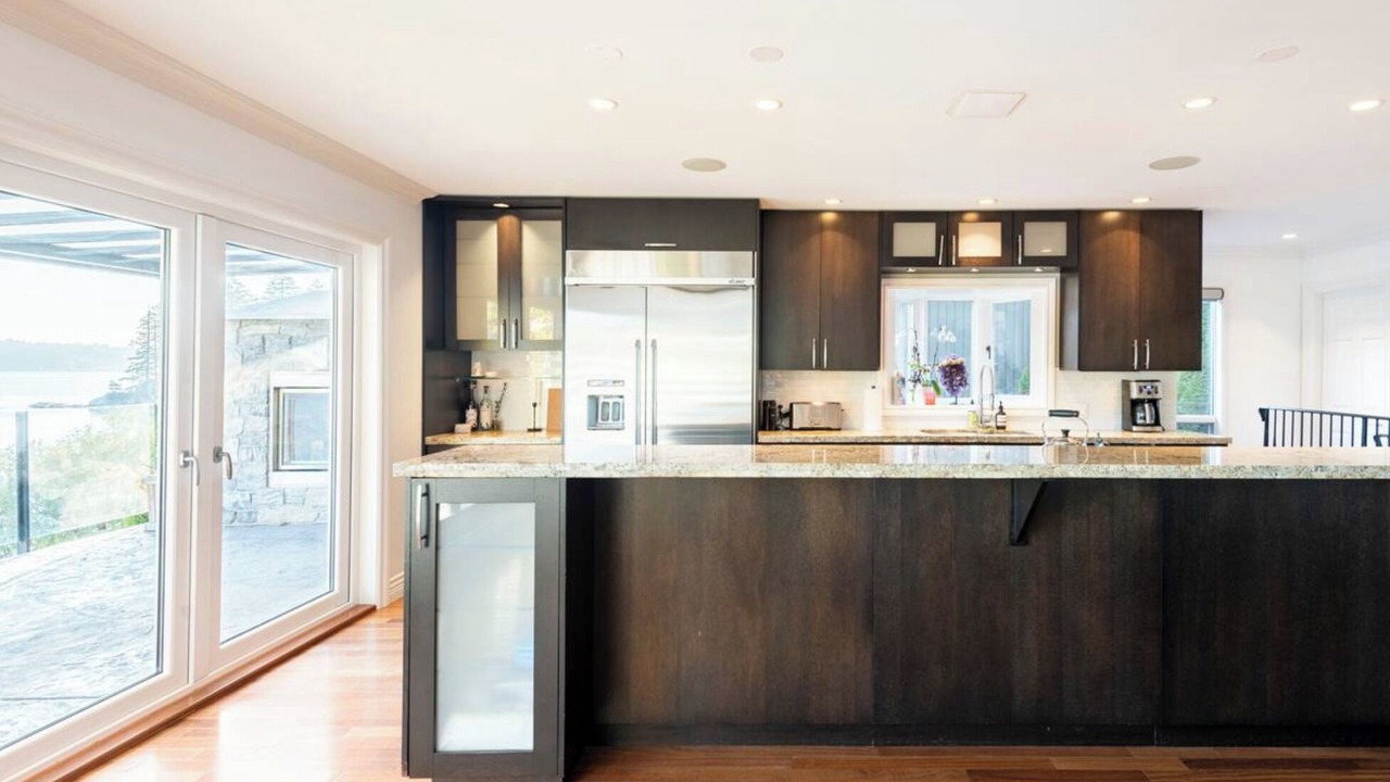 Photo of Kitchen in District of North Vancouver