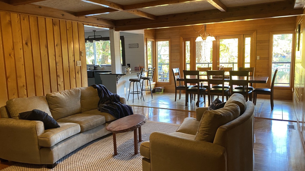 Photo of Bedroom in Lake Cowichan