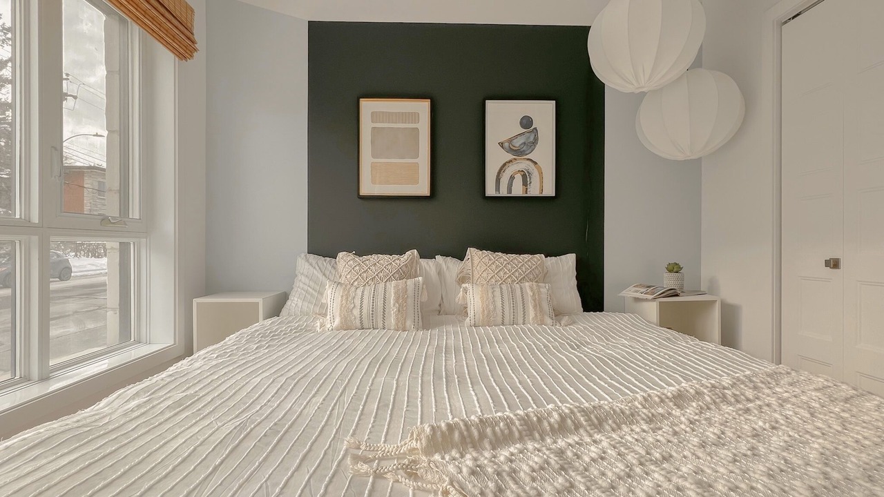 Photo of Bedroom in Cote-Des-Neiges—Notre-Dame-De-Grace
