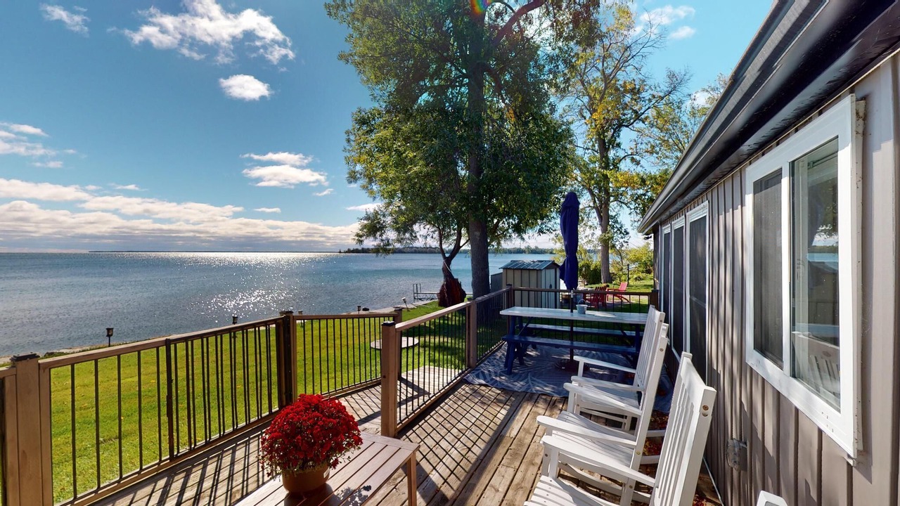 Photo of Patio Balcony in Waupoos