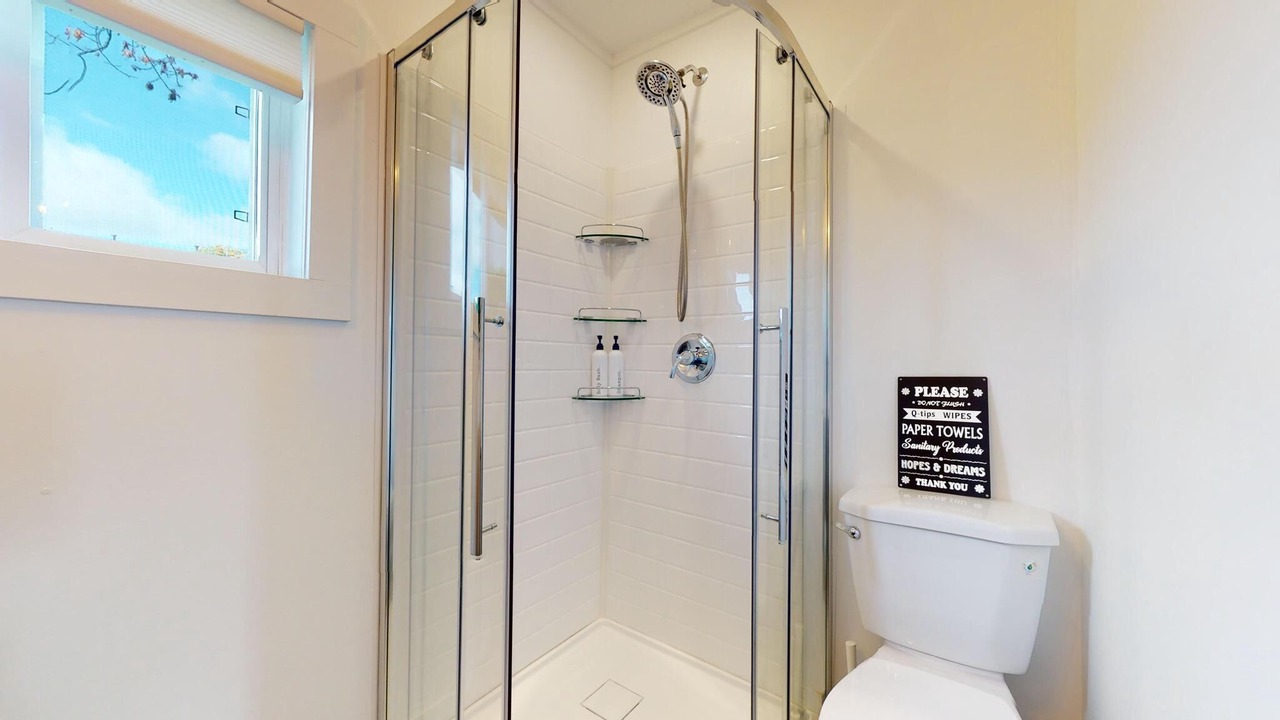 Photo of Bathroom in Waupoos