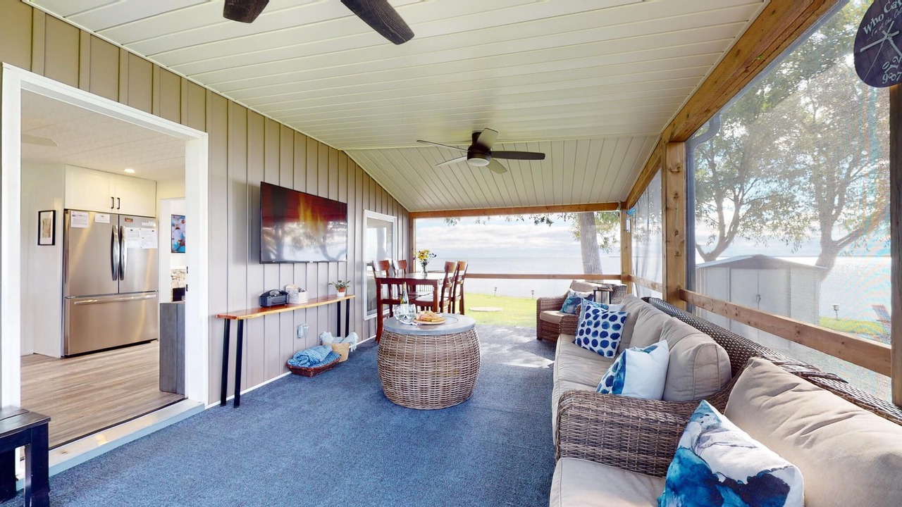 Photo of Livingroom in Waupoos