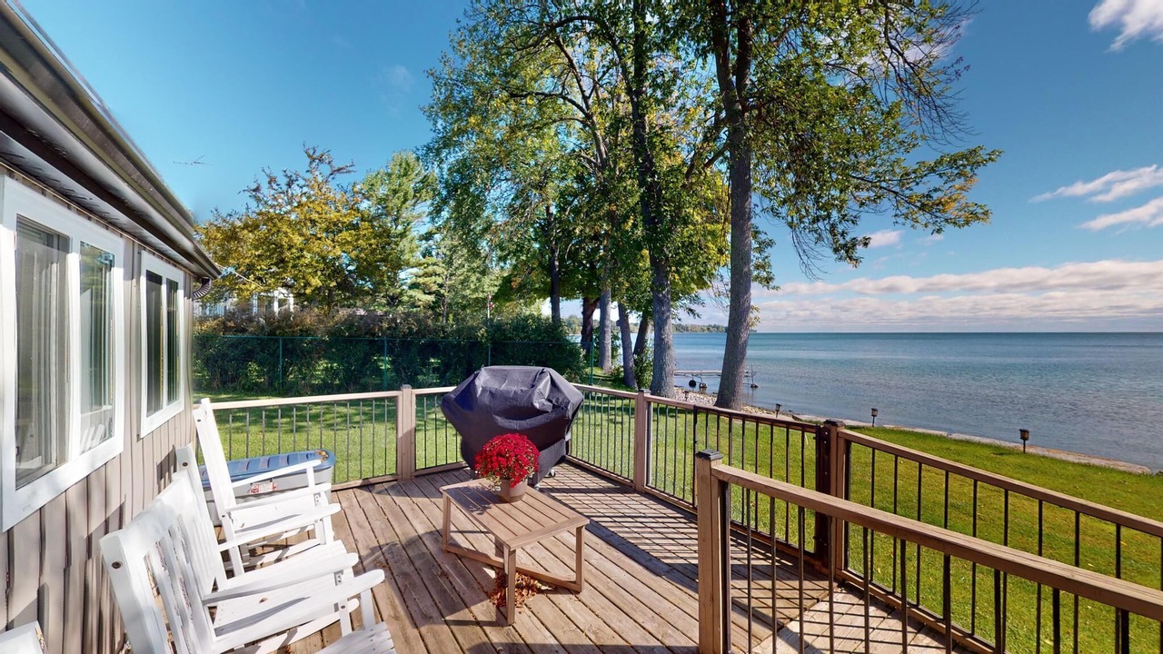 Photo of Patio Balcony in Waupoos