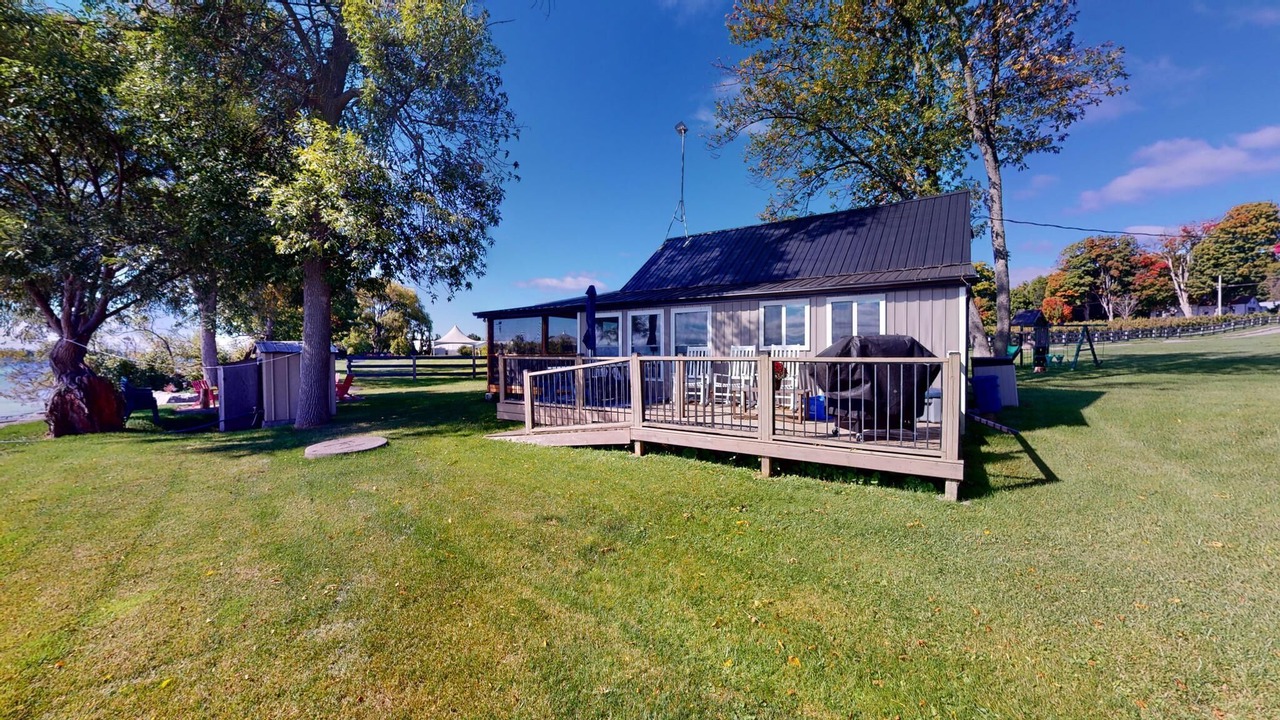 Photo of Patio Balcony in Waupoos