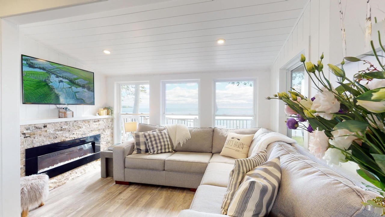 Photo of Livingroom in Waupoos
