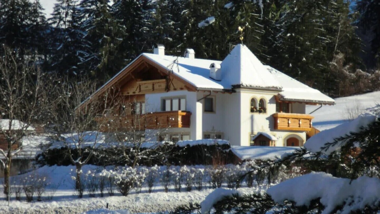 Photo of Outdoor in Laion