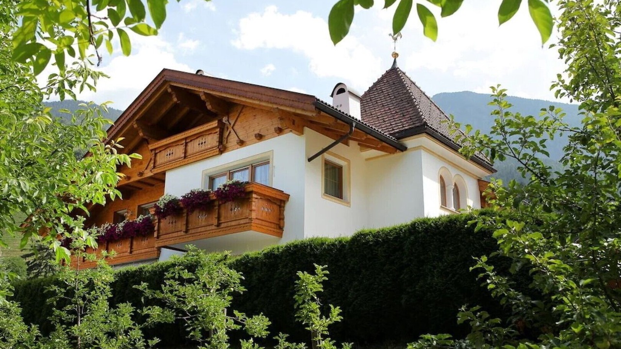 Photo of Outdoor in Laion