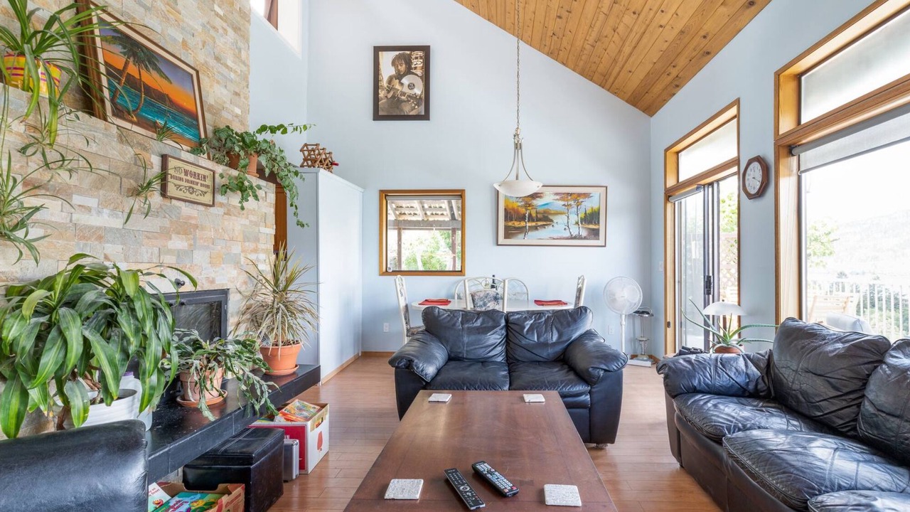 Photo of Livingroom in Vernon