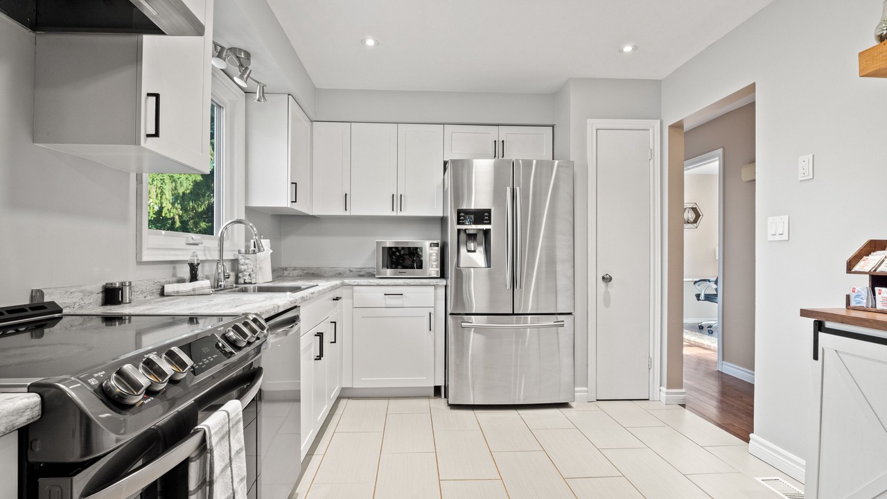 Photo of Kitchen in Port Dalhousie