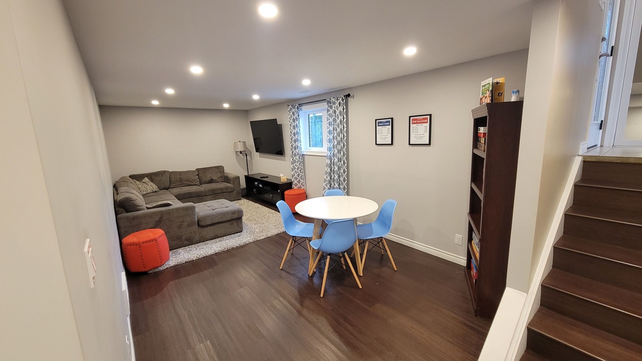 Photo of Bedroom in Port Dalhousie