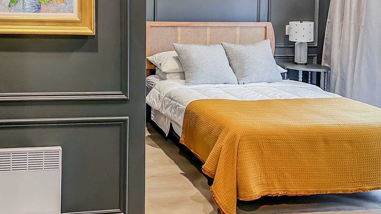 Photo of Bedroom in Queens Square
