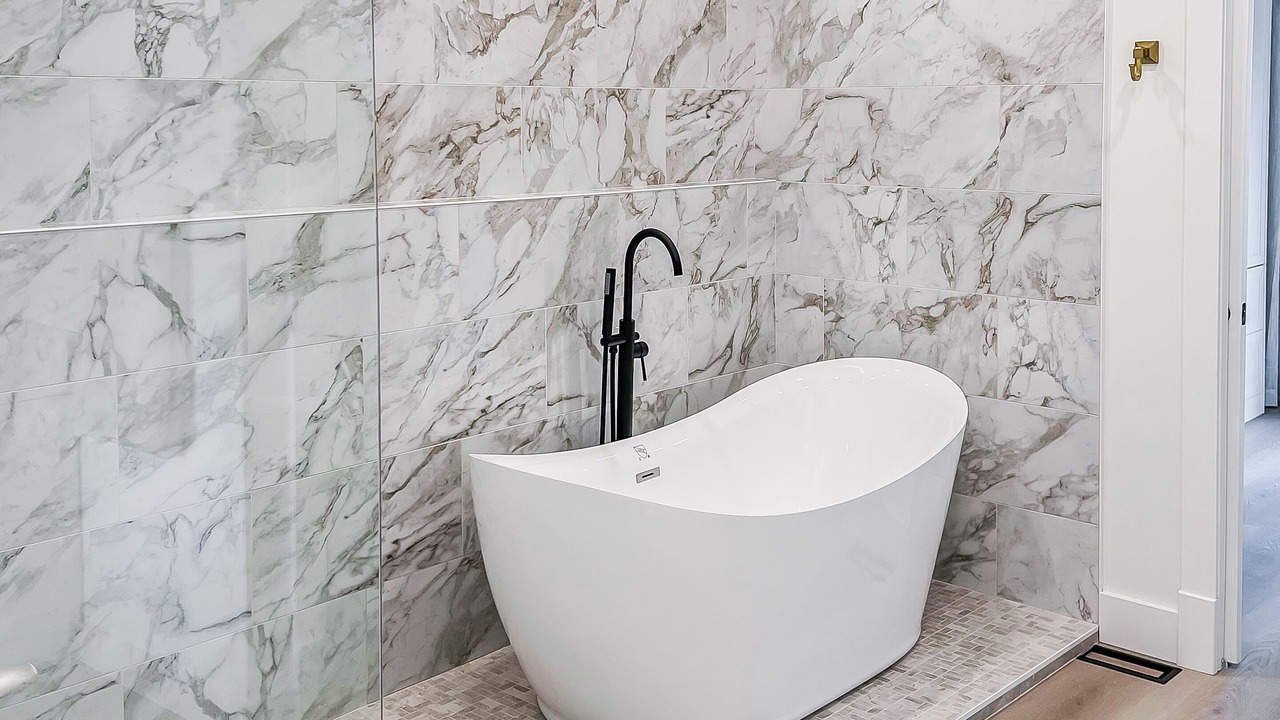 Photo of Bathroom in Queens Square