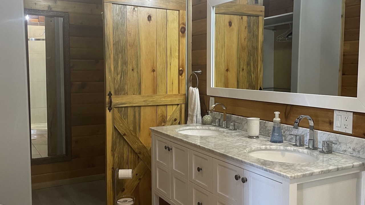 Photo of Bathroom in Calabogie