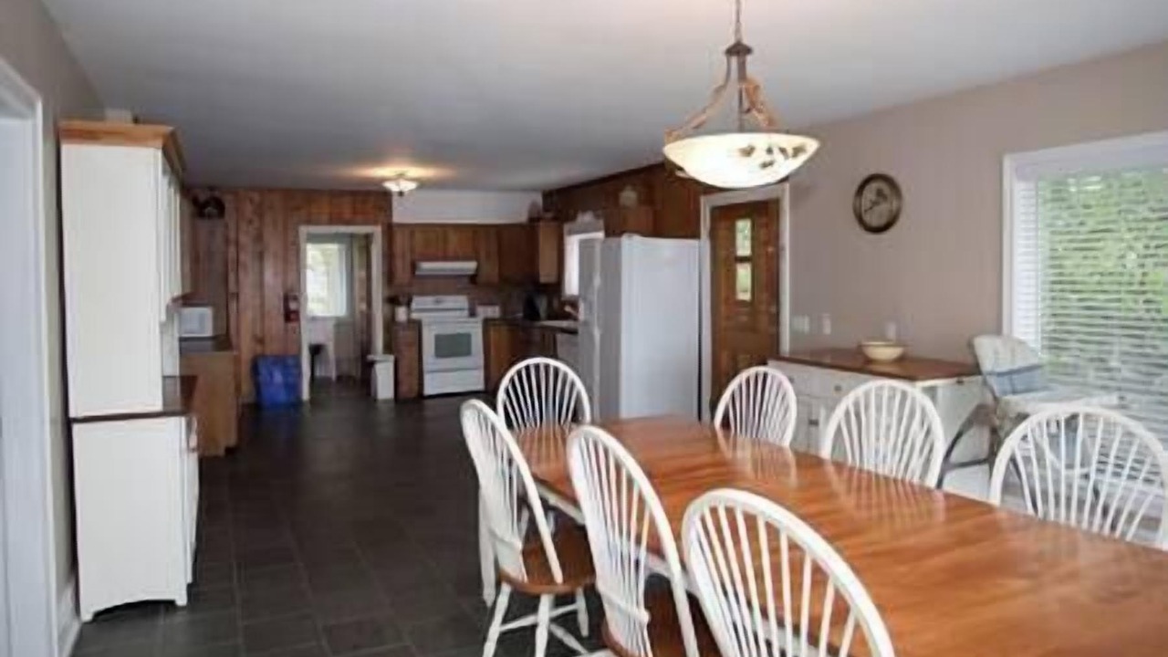Photo of Livingroom in Honey Harbour
