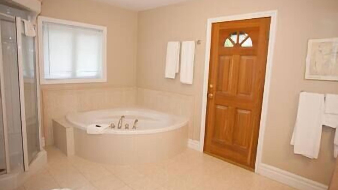 Photo of Bathroom in Honey Harbour