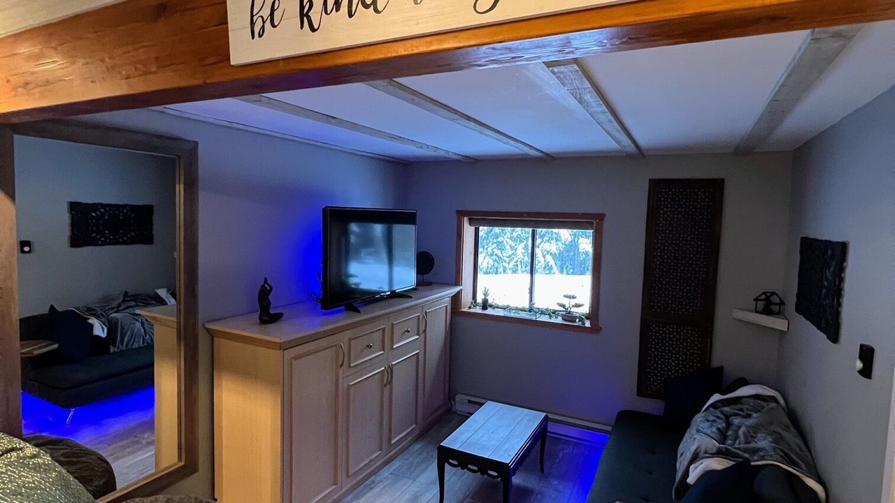 Photo of Livingroom in Courtenay