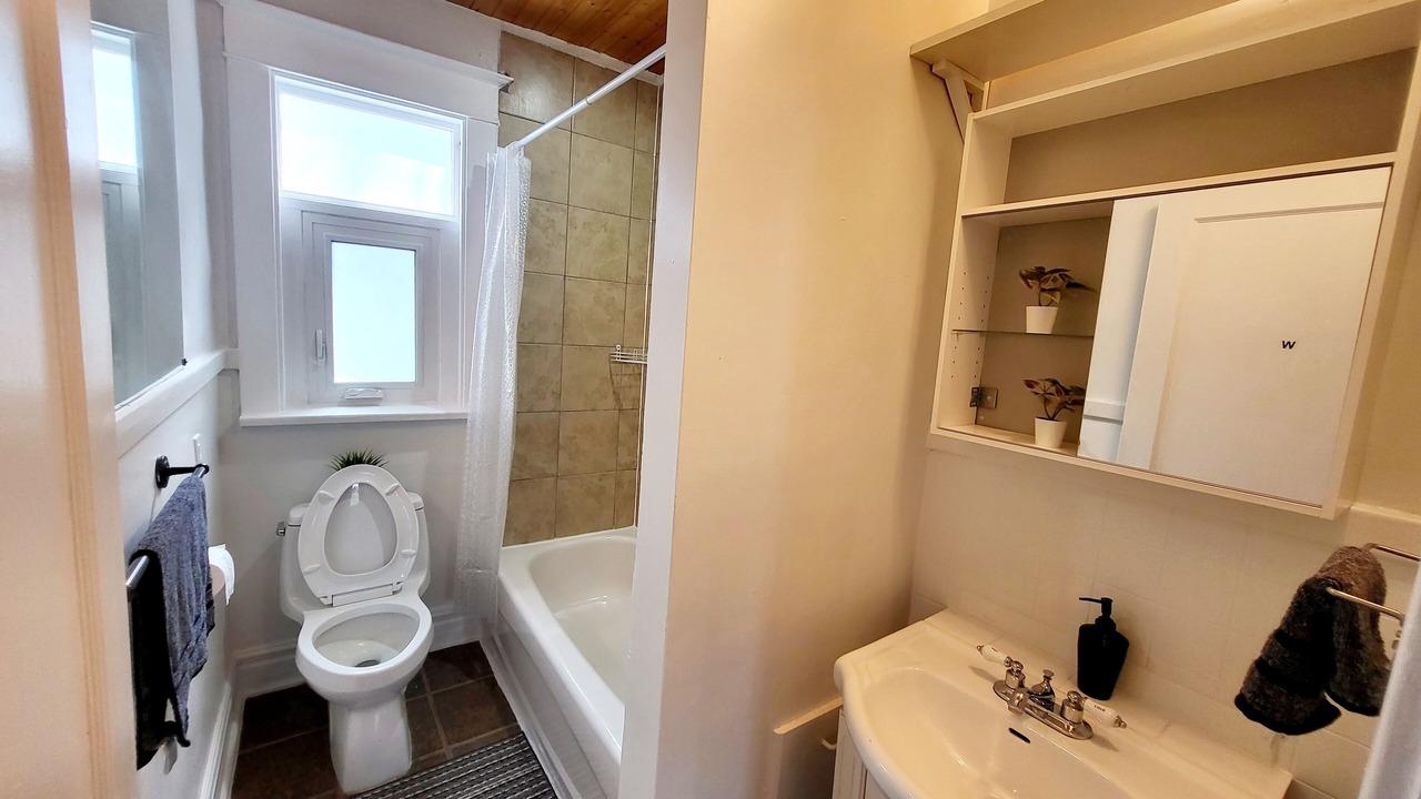 Photo of Bathroom in Niagara Falls