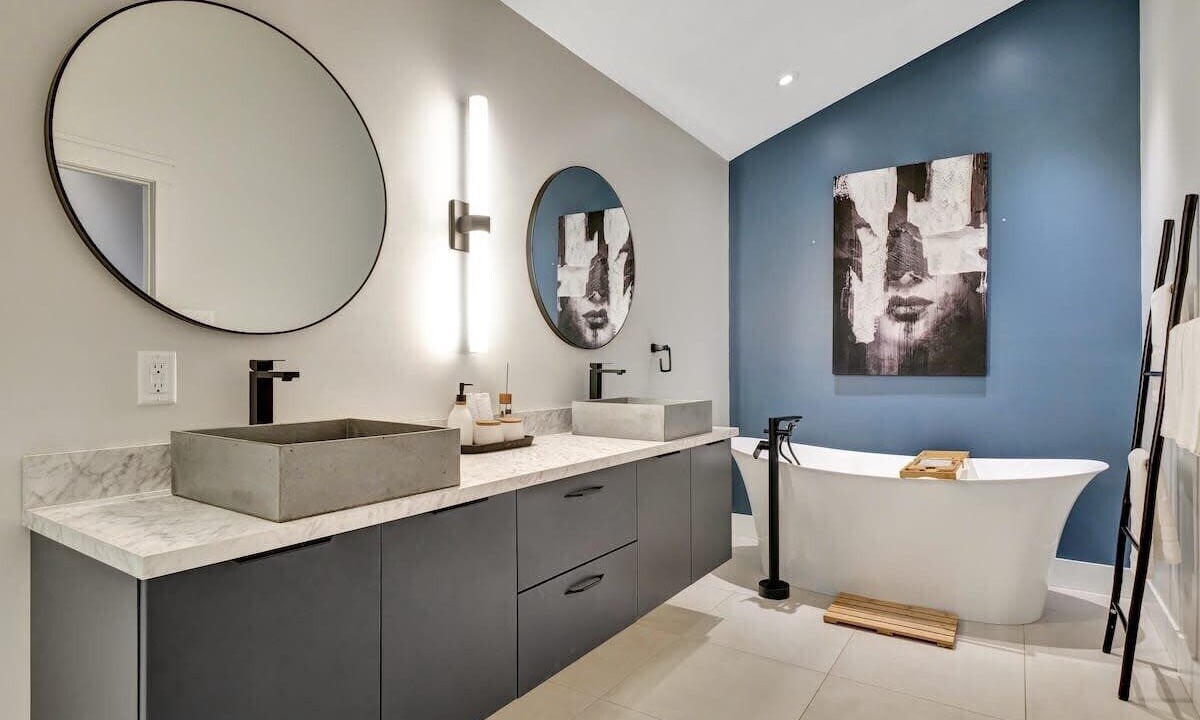 Photo of Bathroom in Les Collines-de-l'Outaouais Regional County Municipality