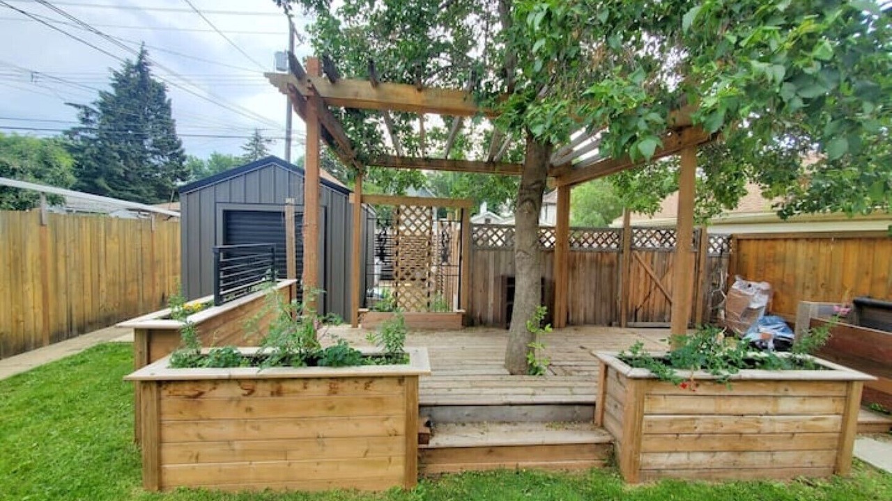 Photo of Patio Balcony in North Central Edmonton