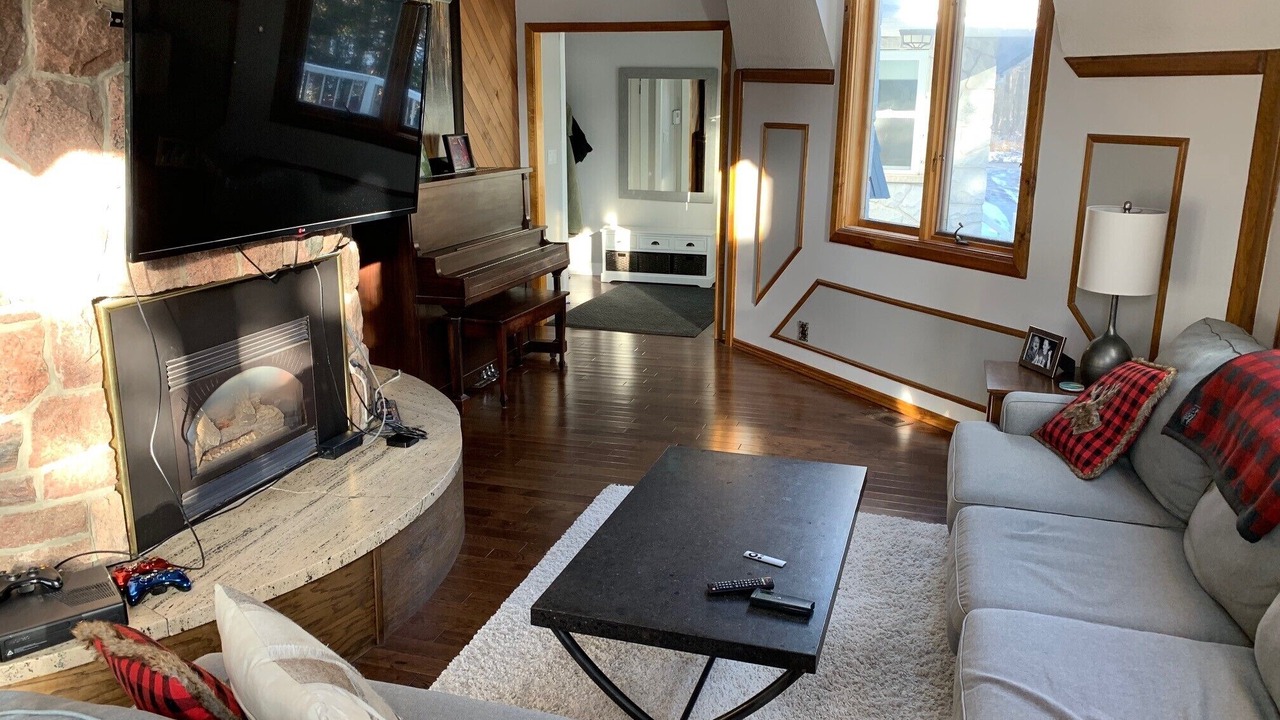 Photo of Livingroom in Gravenhurst